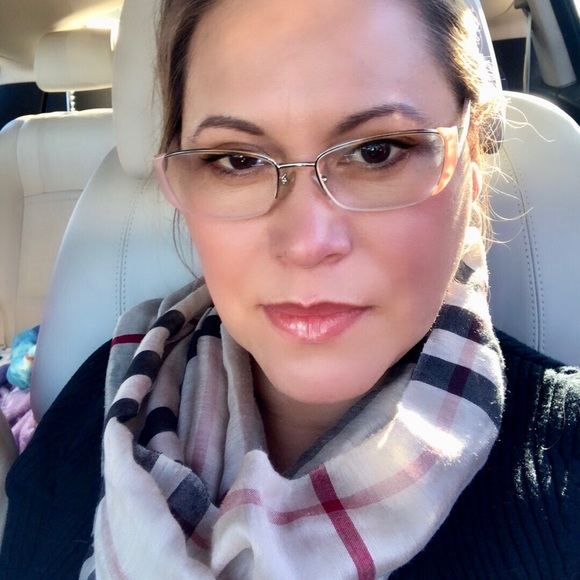 Meet your Posher, Veronica - Picture 2 of 2